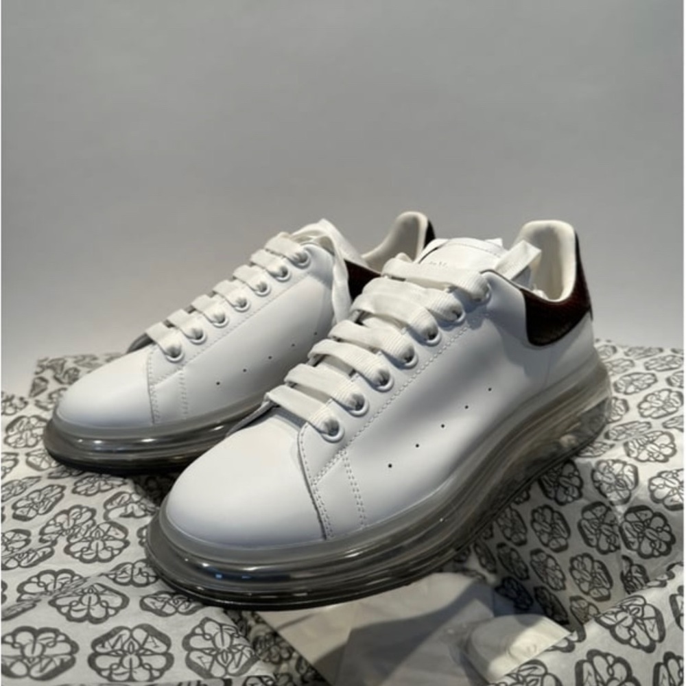 ALEXANDER MCQUEEN
Oversize leather low trainers
43.5 EU
Never worn